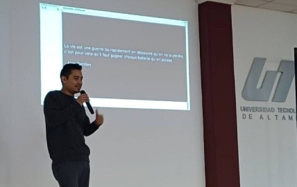 Impulsa UT Altamira visión de estudiantes con caso real de éxito de egresado