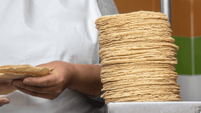 Precio de la tortilla subirá entre 2 y 4 pesos a partir del 15 de abril; Sheinbaum rechaza alza