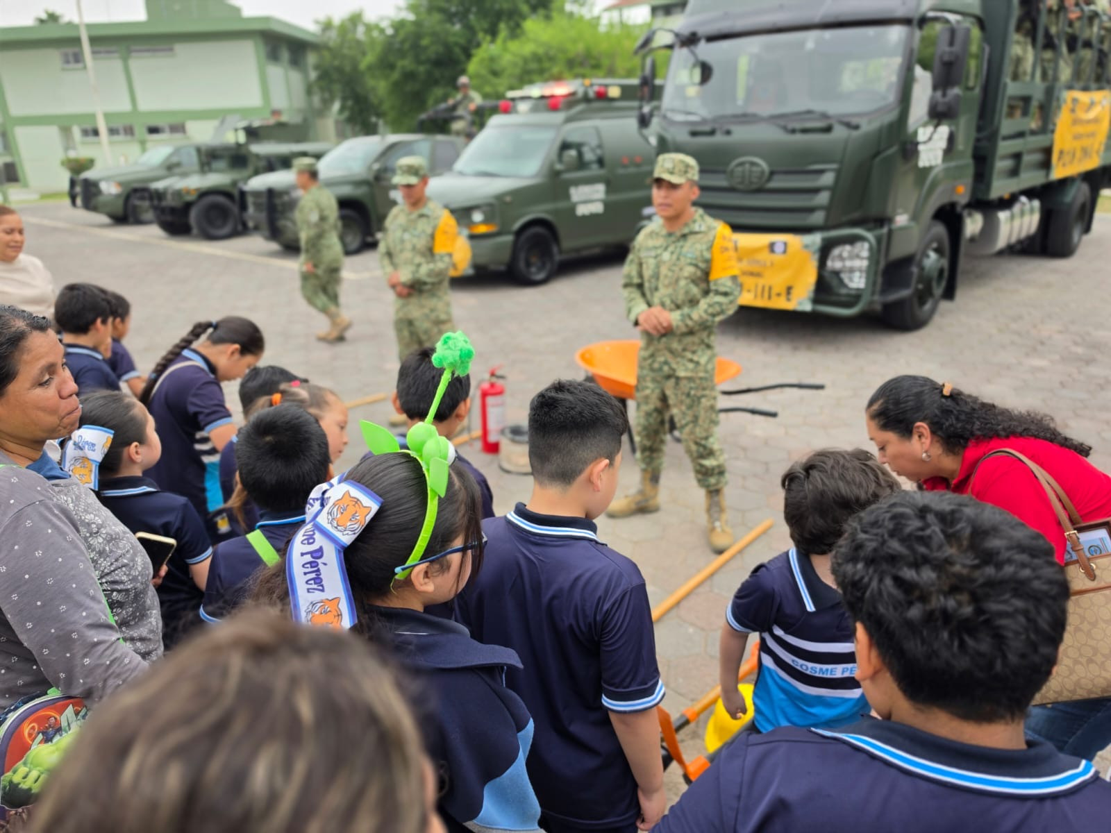 Fomentan inclusión: Alumnos de la primaria Cosme Pérez visitan el Cuartel Militar