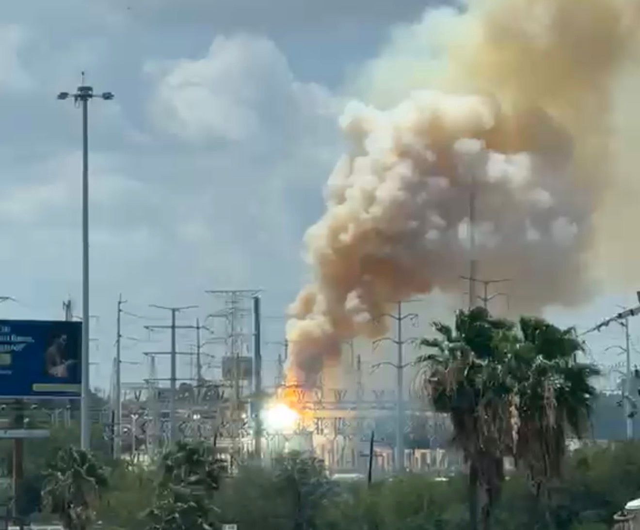Confirman incendio en subestación de CFE en la colonia Jacinto López; investigan causas