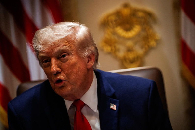 Trump acusa al Papa León XIV de equivocarse sobre Irán y critica a alcalde de Chicago