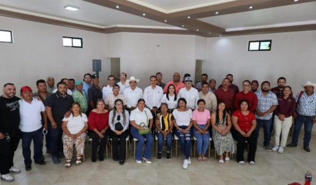 Productores pesqueros reciben orientación sobre programas de apoyo estatal
