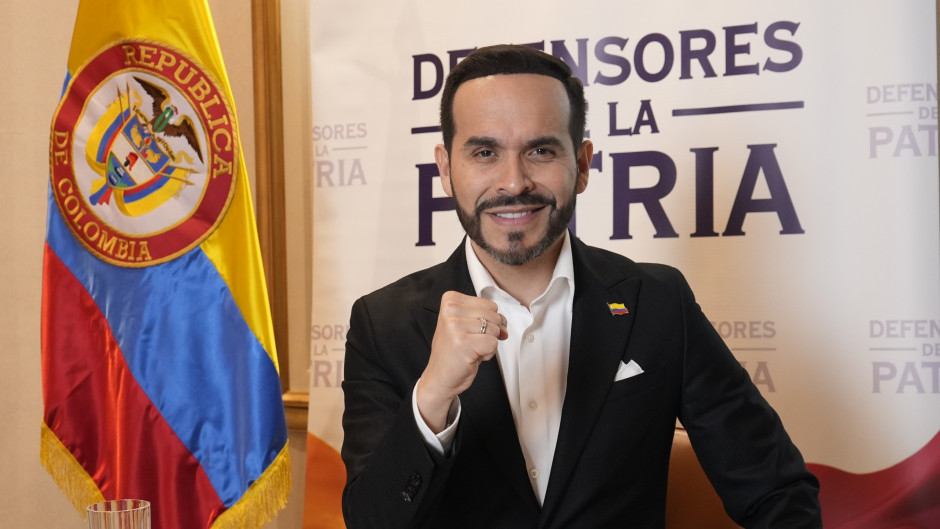 CNE oficializa triunfo de Abelardo de la Espriella en Colombia