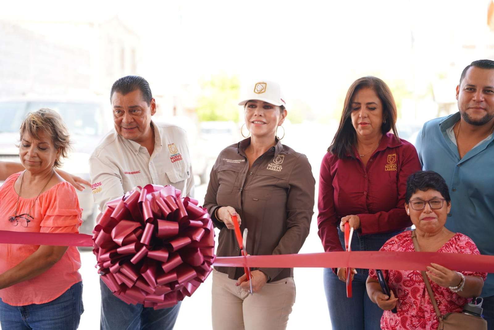 Carmen Lilia entrega obras de pavimentación y drenaje que benefician a más de 55 mil neolaredenses