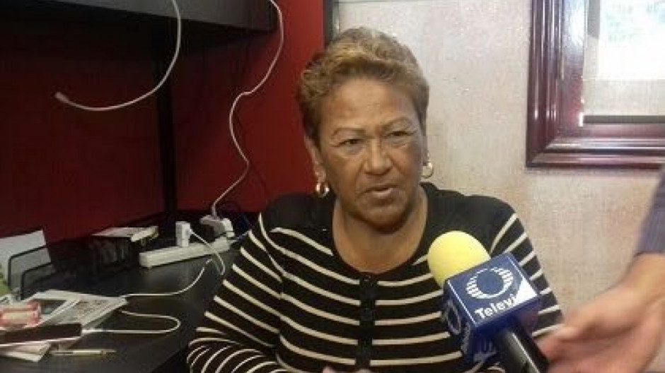 Despicadoras de camarón a la espera de apoyos prometidos