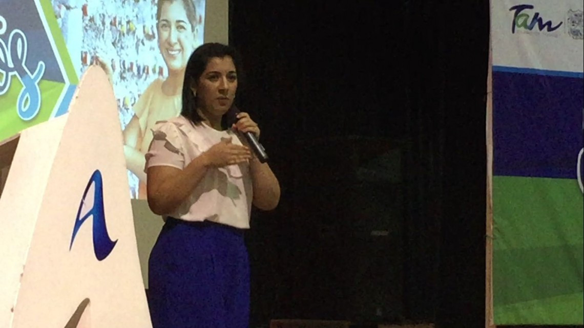 Imparten conferencia despertando sueños