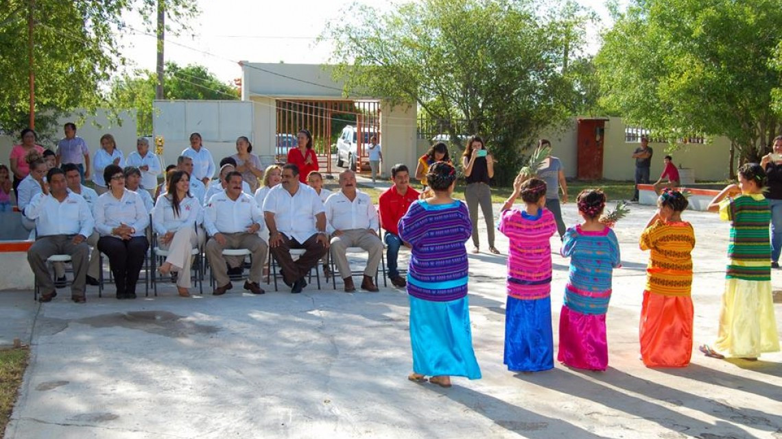 Dan banderazo para construcción de techumbre