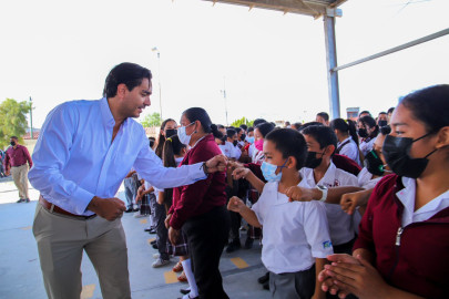 Recomendó Carlos Peña Ortiz a estudiantes cuidar su salud y no abandonar sus sueños