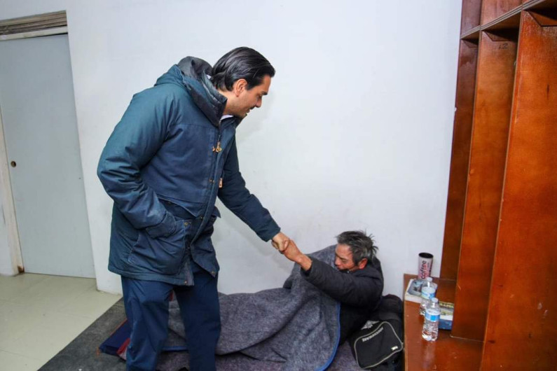 Constató Carlos Peña Ortiz atención correcta en albergue del Polideportivo 