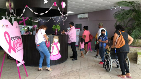 Invita DIF a mujeres a realizarse mamografías