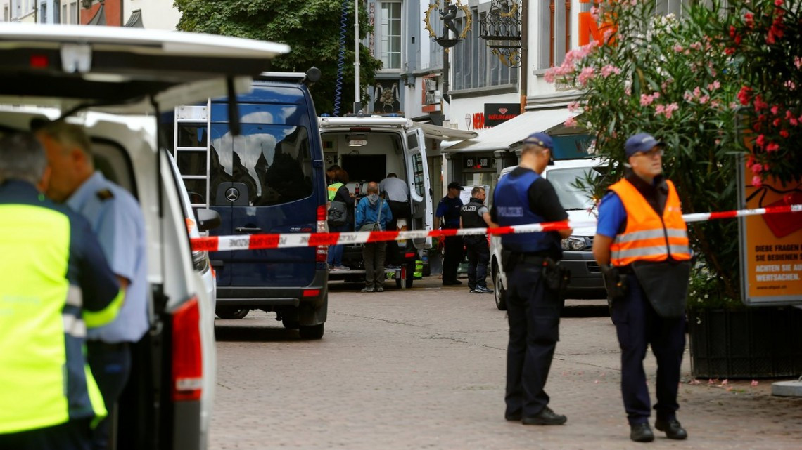 Hombre ataca con motosierra y deja 5 heridos en Suiza