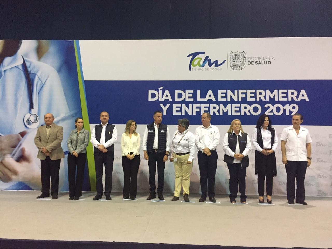 Regularizarán a enfermeras y enfermeros de contrato para aumentarle su salario