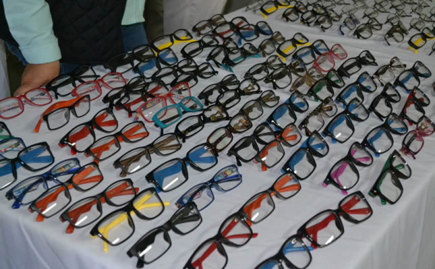 Lentes en beneficio de alumnos serán entregados