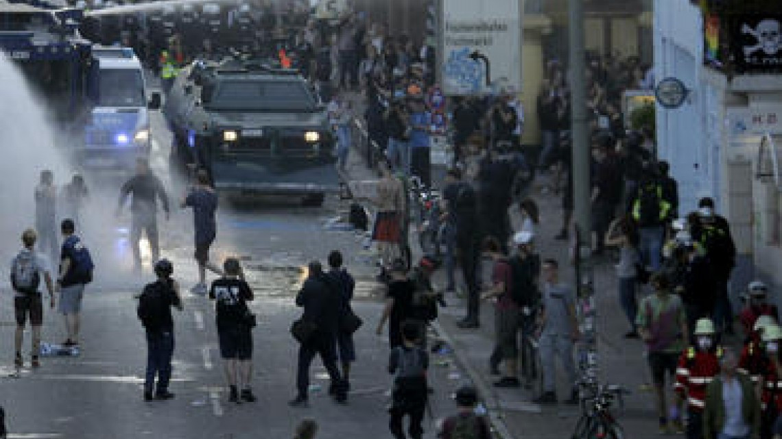 Protestas dejan al menos 200 policías heridos en el G20