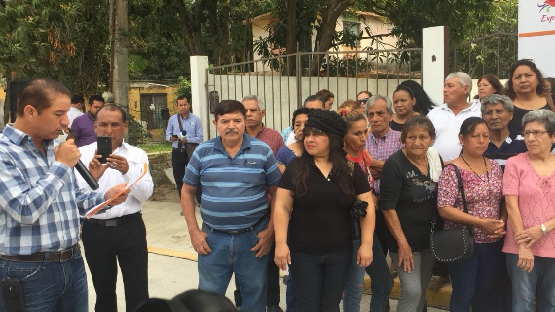 Entregan calle Primera en la colonia Laguna de la puerta