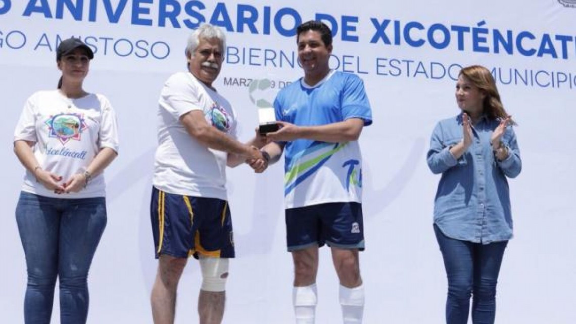 Juega Cabeza de Vaca fútbol en Aniversario de Xicotémcatl