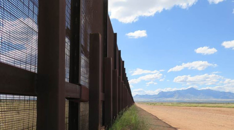 Estados Unidos sólo tiene recursos para prototipo de muro fronterizo