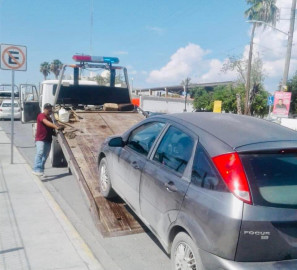 Por semana 200 vehículos mal estacionados son enviados al corralón