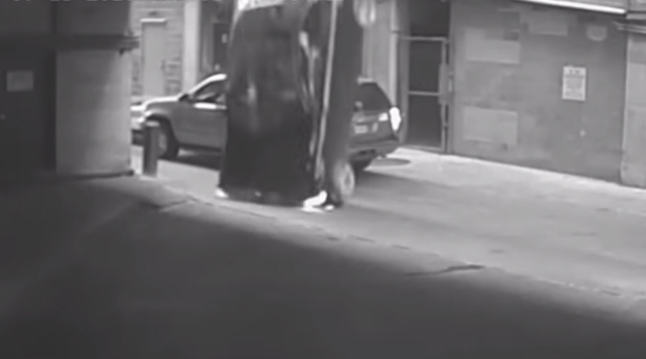 Cae auto de un séptimo piso