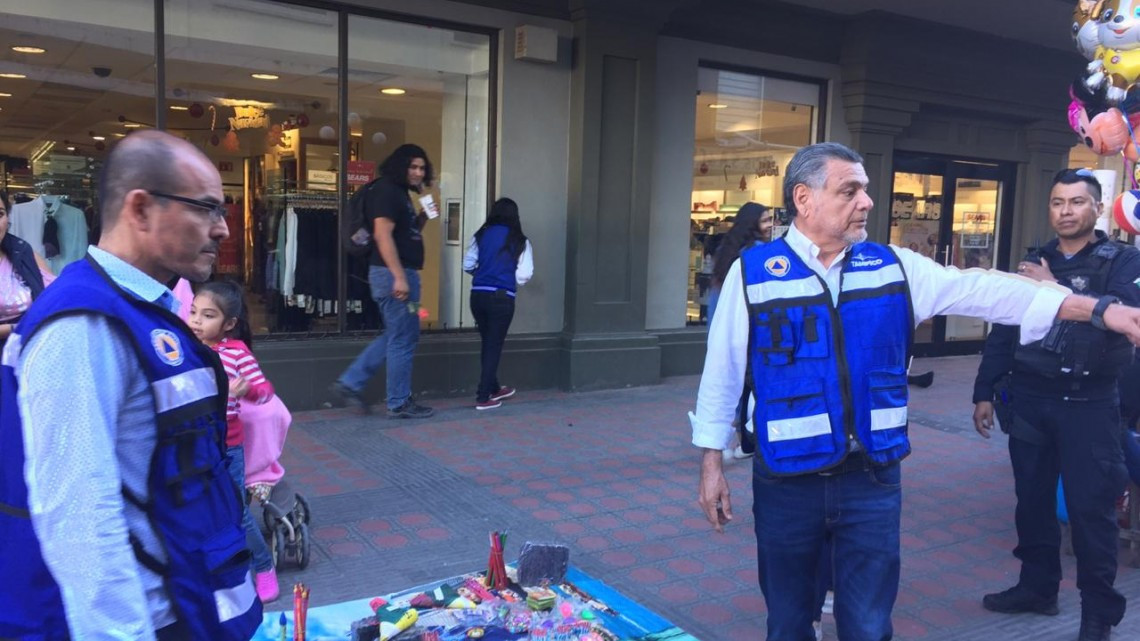 Decomisa Protección Civil Pirotecnia Comercializada en la Zona Peatonal