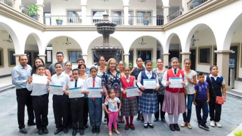 Alcaldesa reconoce talento de alumnos de Altimara