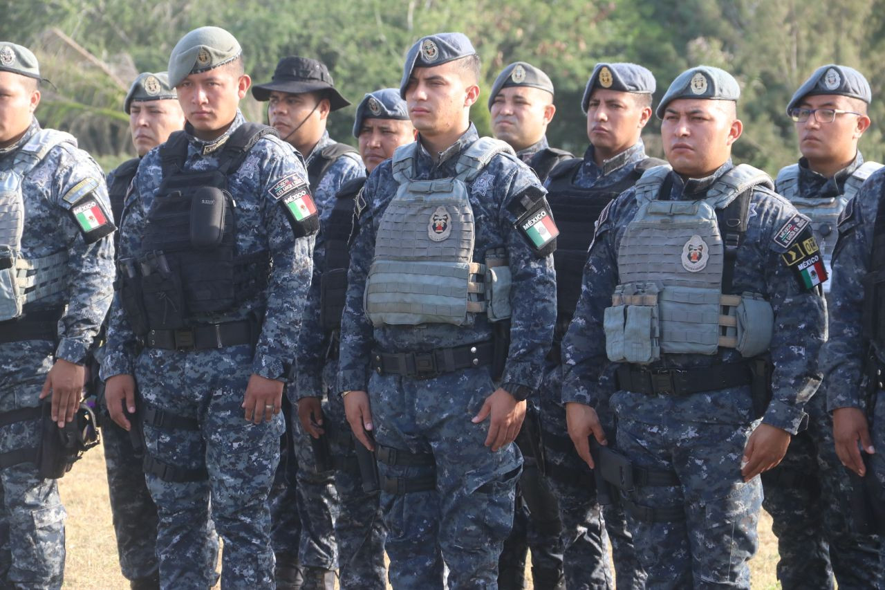 Realizan jornada de limpieza en la margen de la Laguna del Carpintero