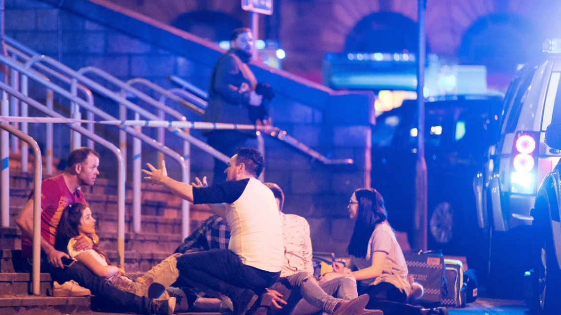 Al menos 20 muertos por explosión en concierto de Ariana Grande