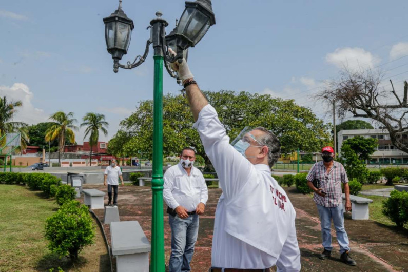 Permanente trabajo de limpieza en plazas de Ciudad Madero