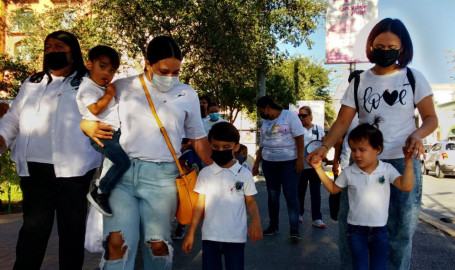 Piden con caminata una movilidad segura para débiles visuales 