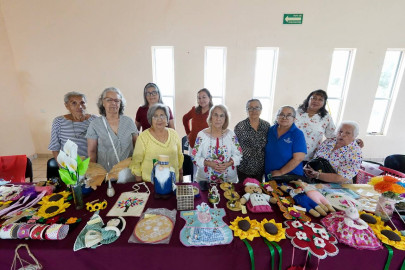 Con éxito se lleva a cabo el bazar de arte del DIF NLD; continuará toda la semana en la casa club del adulto mayor