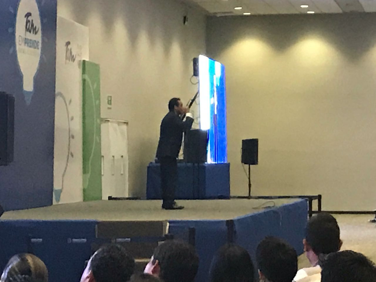 " Finito" Lopez triunfa en conferencia Magistral 