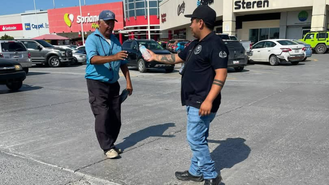 Tránsito Local y Grupo Puma apoyan a la ciudadanía por calor extremo