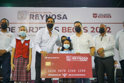Continúa en Reynosa pago de Becas Municipales