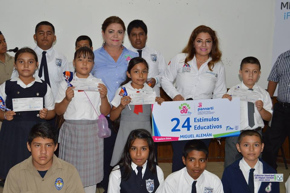 Entrega Rosy estímulos educativos a Pannarti