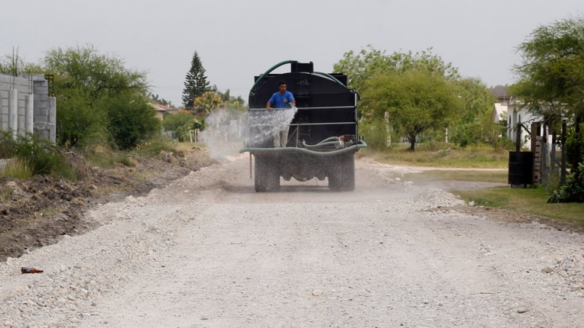 Trabajan en revestimiento de calles del municipio