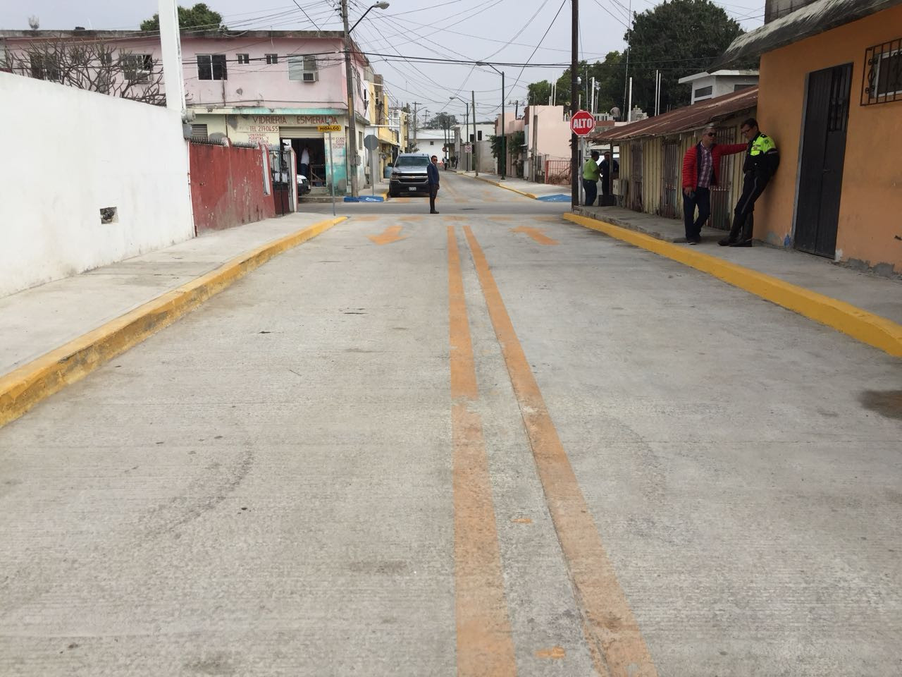 Entrega alcaldesa calle y comedor escolar
