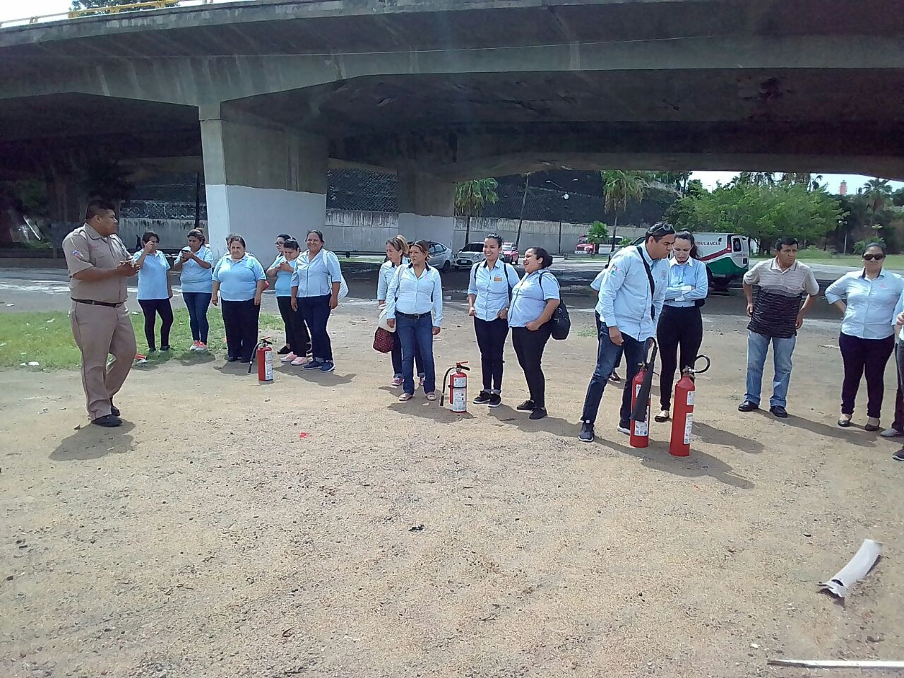 Capacita Bomberos a personal del DIF contra incendios