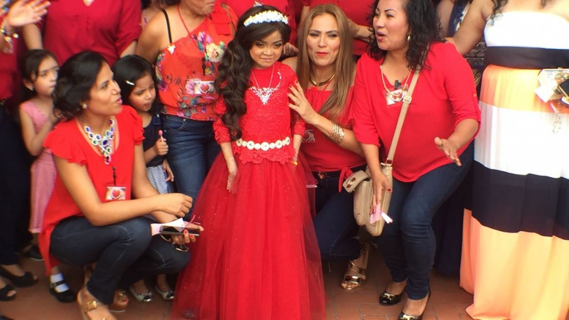 Dianita "la princesa mariposa" celebra sus 15 años