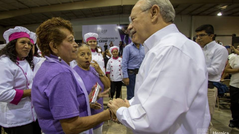 Ayuntamiento felicita a graduados de talleres CEDIF