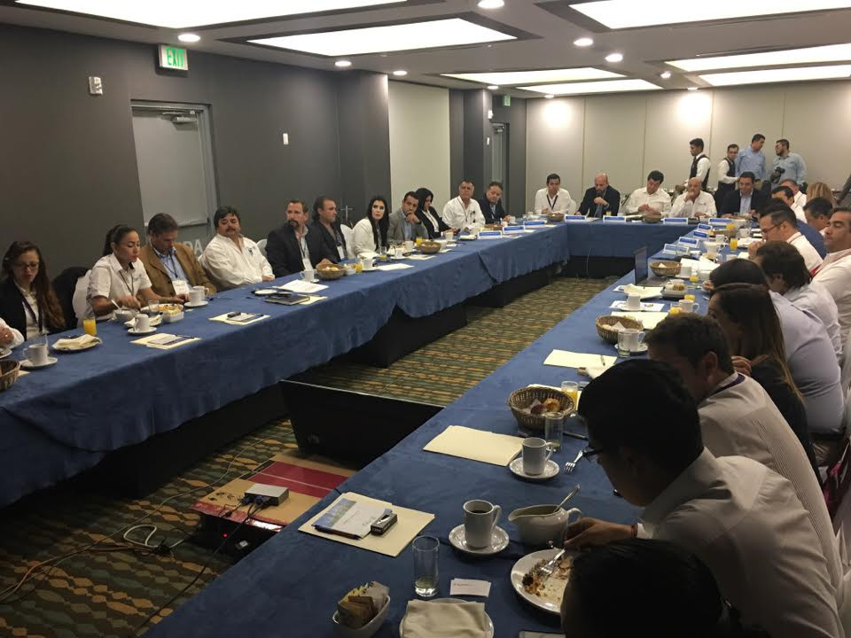 Sin precedentes reunión de Desarrollo Económico y empresarios