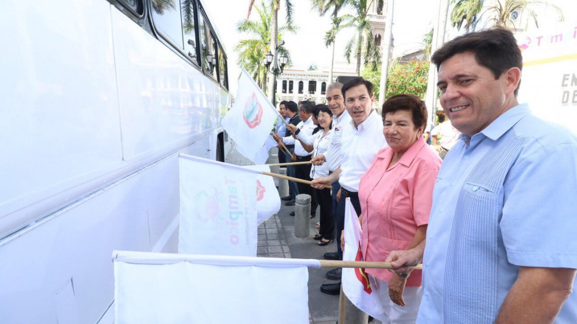 Donan Autobús de pasajeros al Ayuntamiento de Tampico