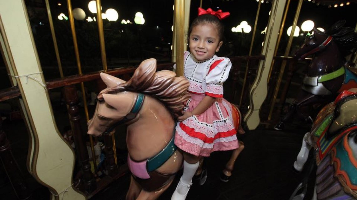 Inauguran espectacular Carrusel en Plaza Hijas