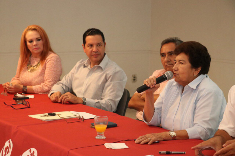 Peraza Guerra se reúne con integrantes de la CMIC