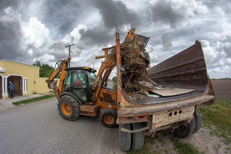 Realizan trabajos de limpieza en colonia Arco Iris