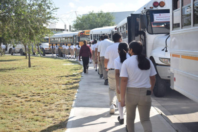 Apoya Gobierno Municipal a más de mil estudiantes con Transporte Escolar