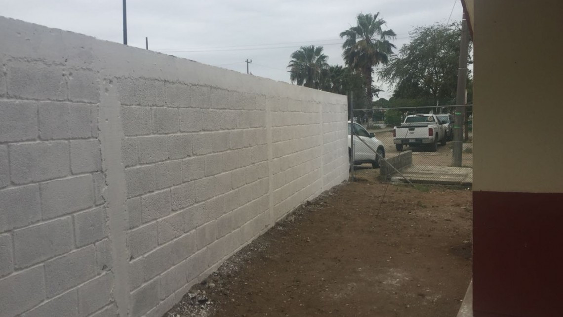 Entregan barda perimetral en el kinder Margarita Maza de Juárez