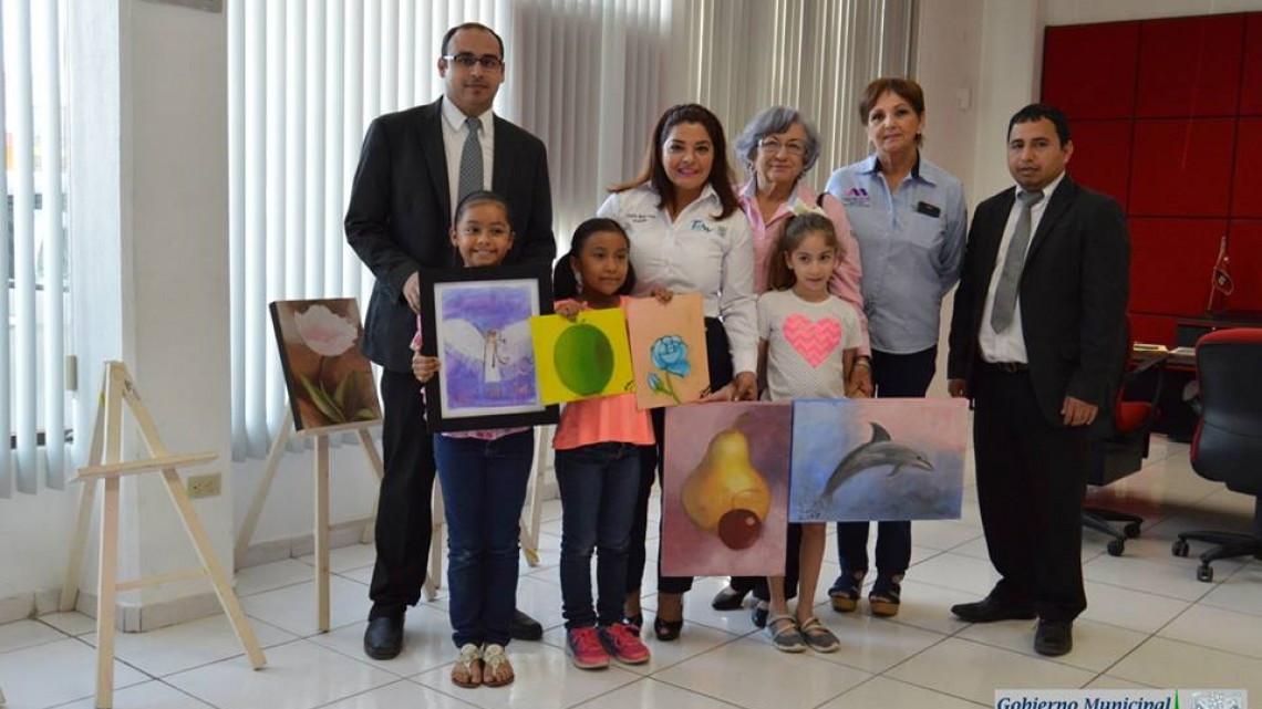 Felicita Alcaldesa a niñas talentosas de la Casa de la Cultura