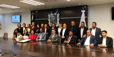 Con medalla al mérito reconocen a Doctora Magín Pereda