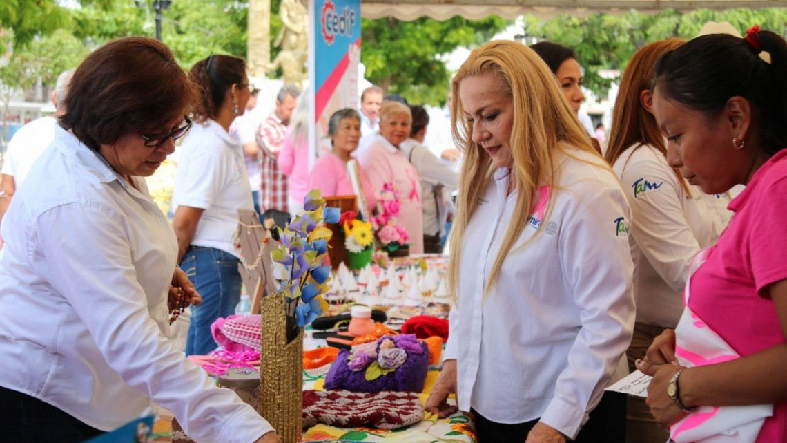 Encabeza Alma Laura Amparán la “Feria Rosa”