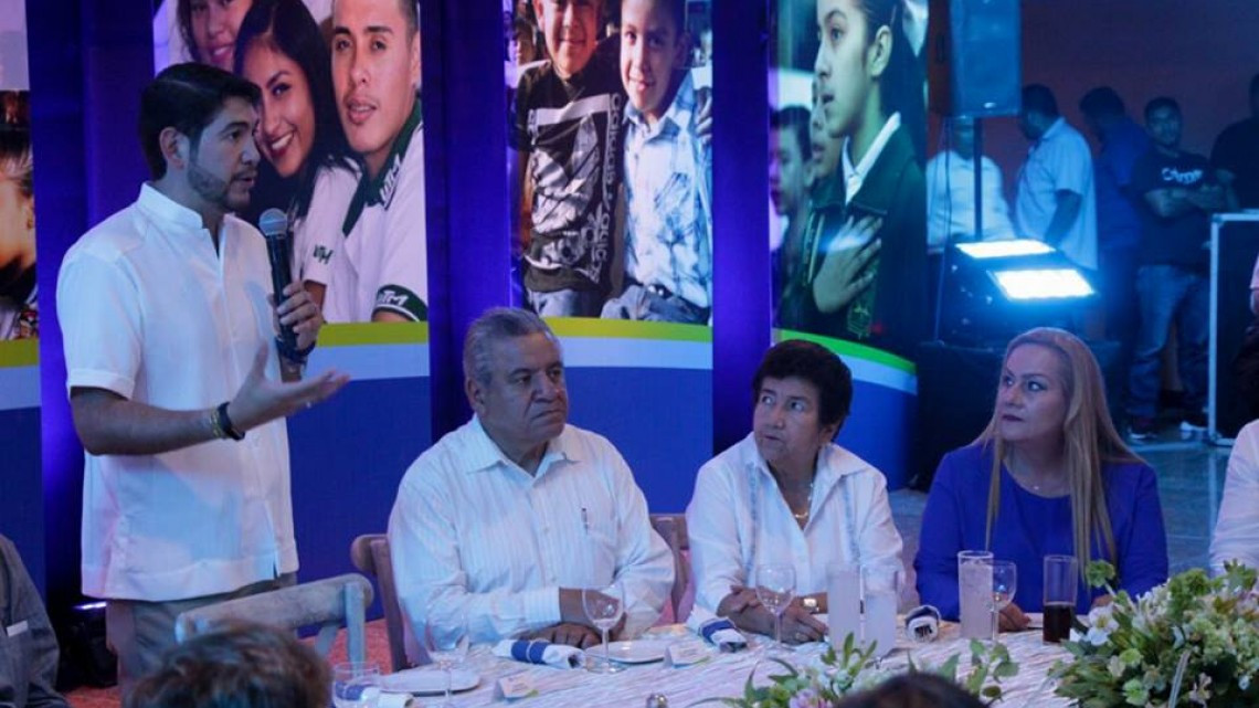 Alcaldesa sostiene reunión con el Secretario de Educación